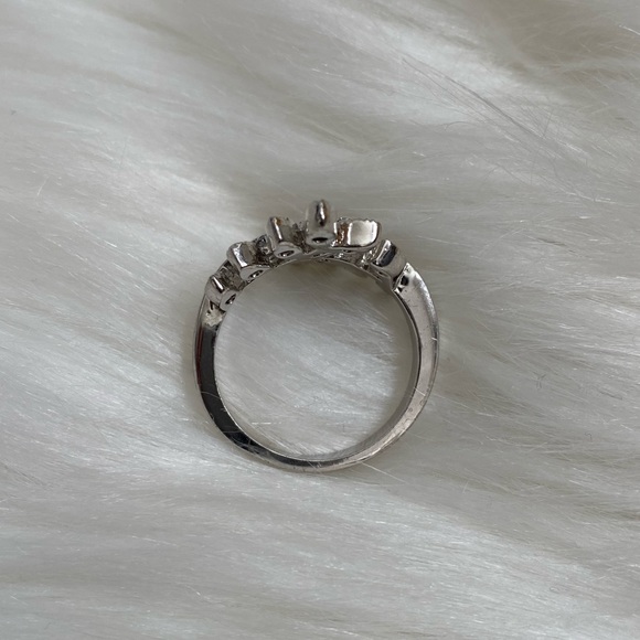 Beautiful leaf design silver tone ring w/many small diamond-like stones, size 9 - Picture 4 of 5